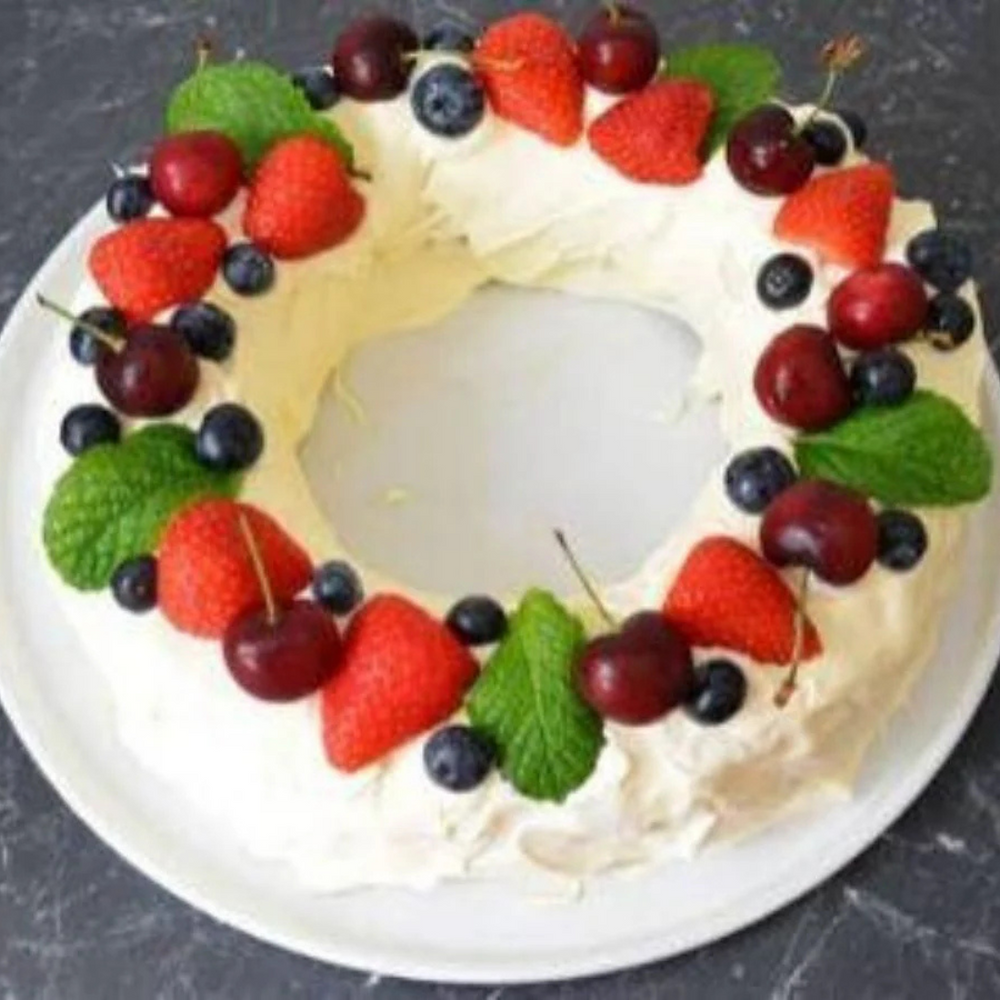 How to prepare White Chocolate Mud Cake Wreath