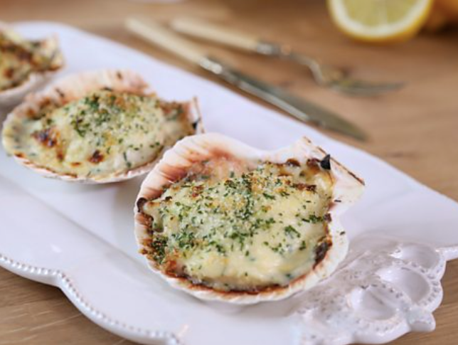How To Prepare Crab And Scallop Mornay?