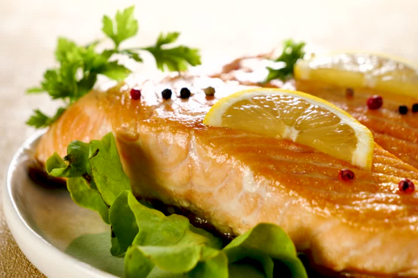 How To Prepare Pan Seared Salmon Fillet With Lemon Butter Sauce ...