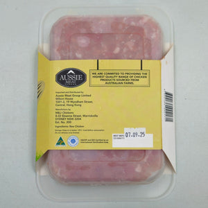 Packaged chicken thigh mince with Aussie Meat Group label on a gray background - 澳洲無激素免治雞髀肉(400克)