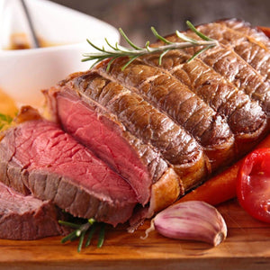Sliced roast beef ribeye with rosemary and garlic on a wooden board - 澳洲優質黑安格斯肉眼(肋眼,MS 2+,2公斤)