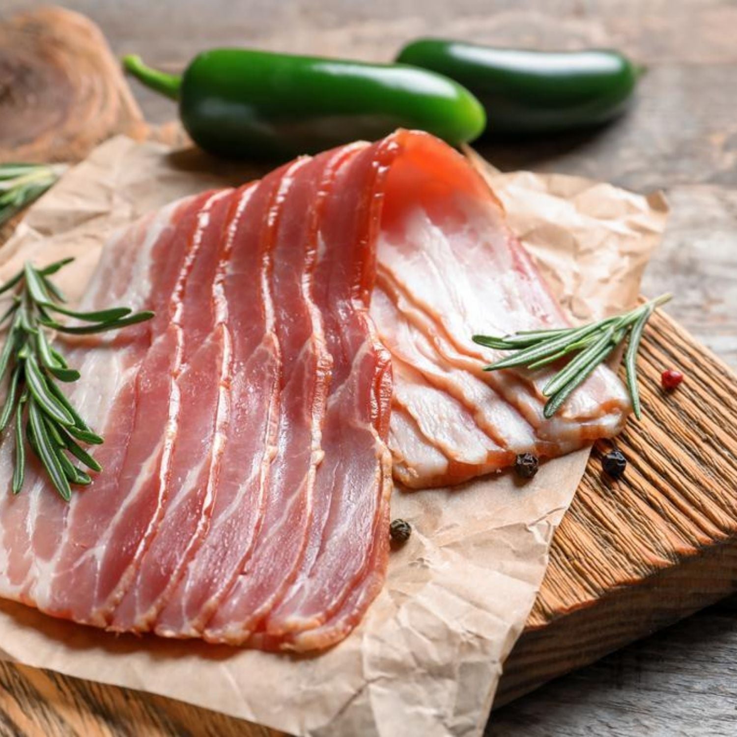 Sliced streaky bacon with rosemary and peppercorns on a wooden board - 荷蘭煙燻五花腩煙肉(200克)