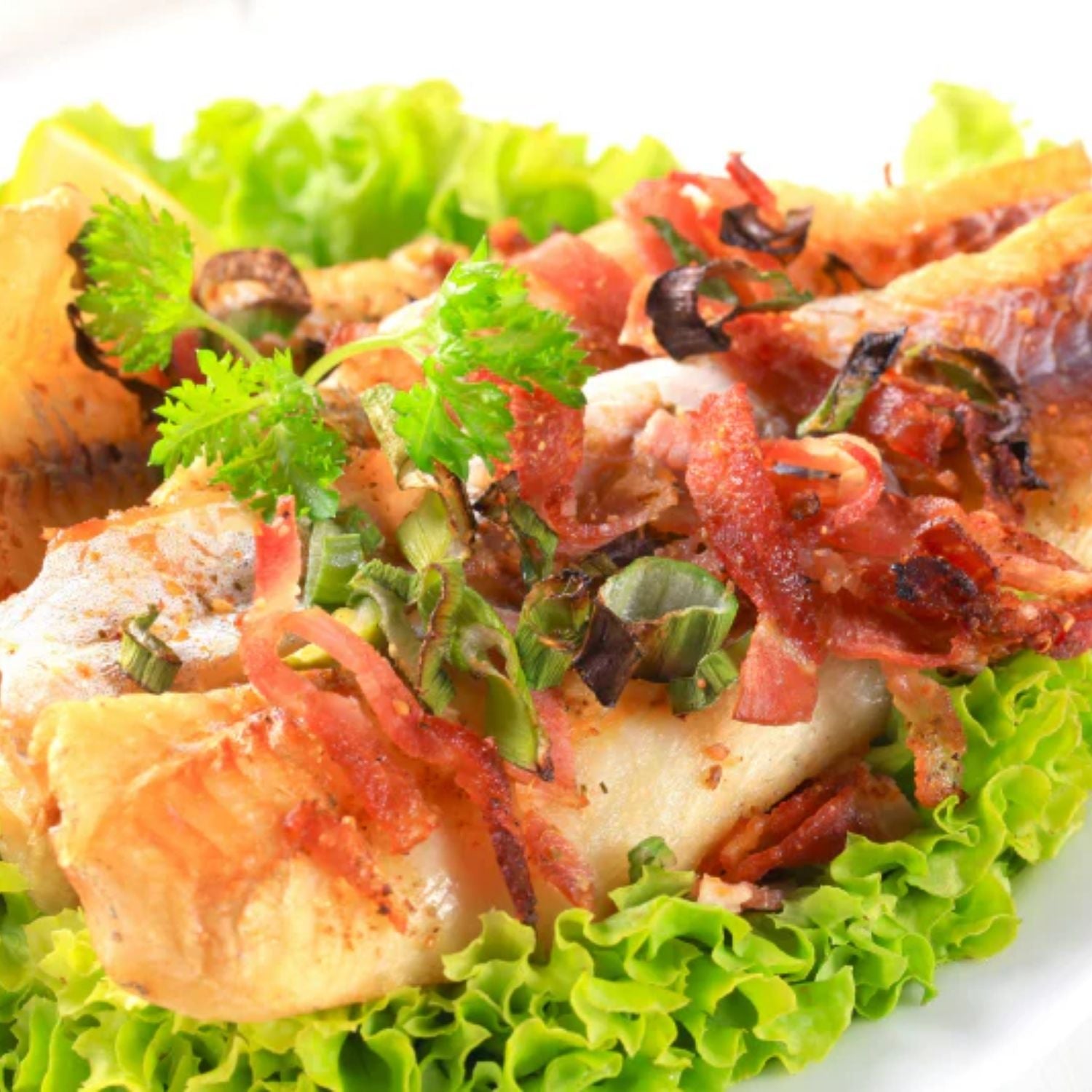 Salad with fish, chopped bacon, and greens on a white background - 歐盟無激素煙燻煙肉配料(1kg)