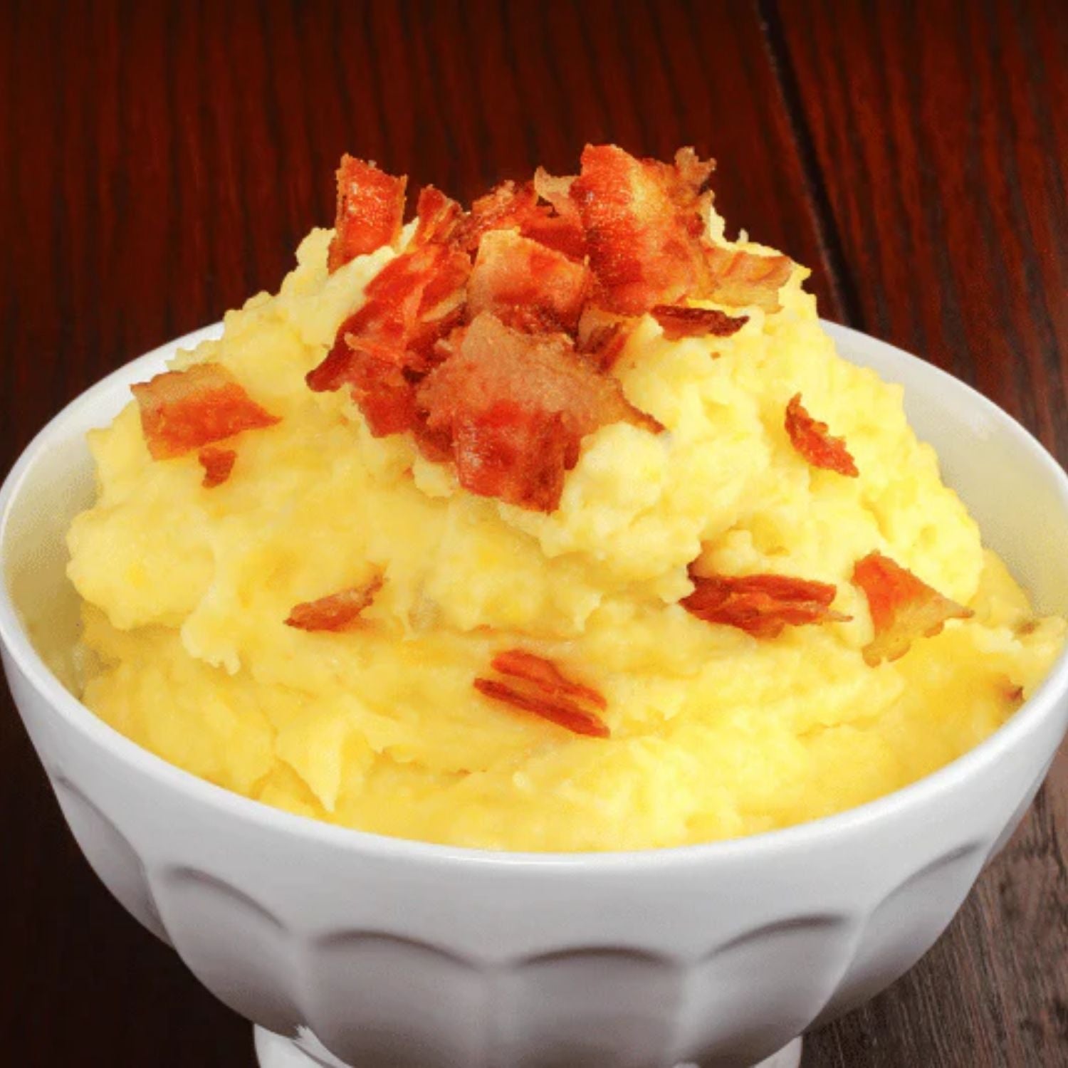 Bowl of mashed potatoes with bacon bits on a wooden surface - 歐盟無激素煙燻煙肉配料(1kg)