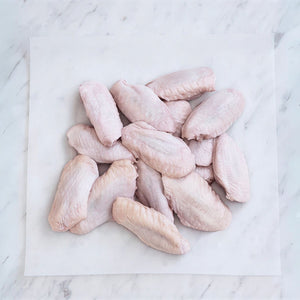 Raw chicken wings on a marble surface - 批發價澳洲無激素雞中翼(400克)|買二十送六